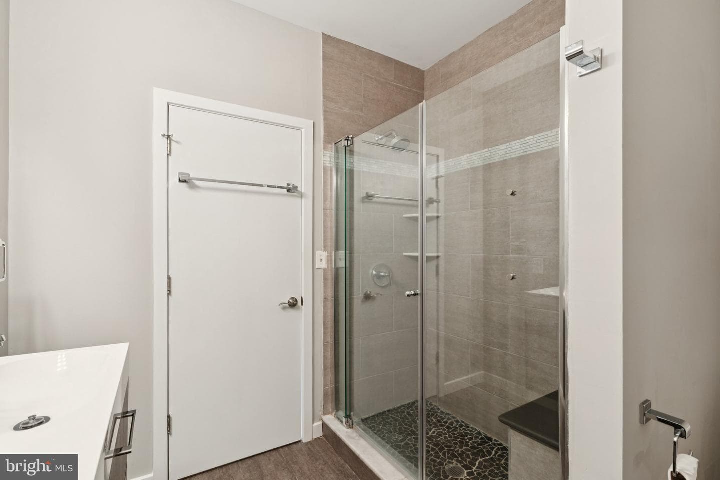231 W Thompson Street photo 18