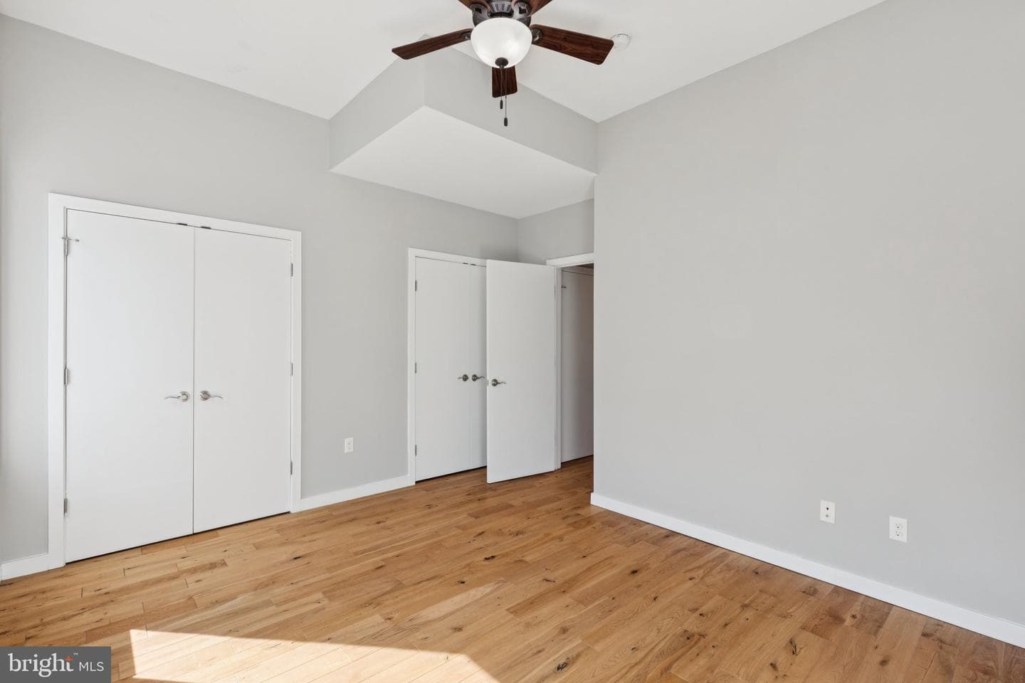 231 W Thompson Street photo 23