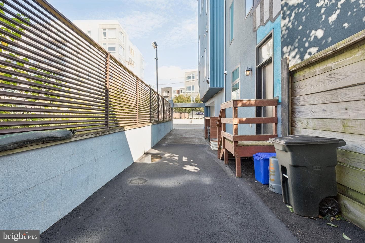 231 W Thompson Street photo 45