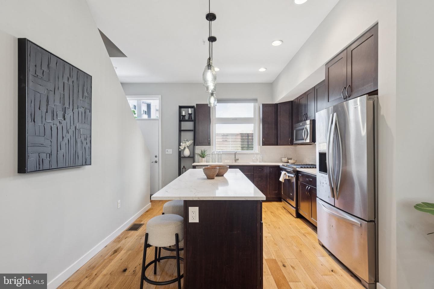 231 W Thompson Street photo 7