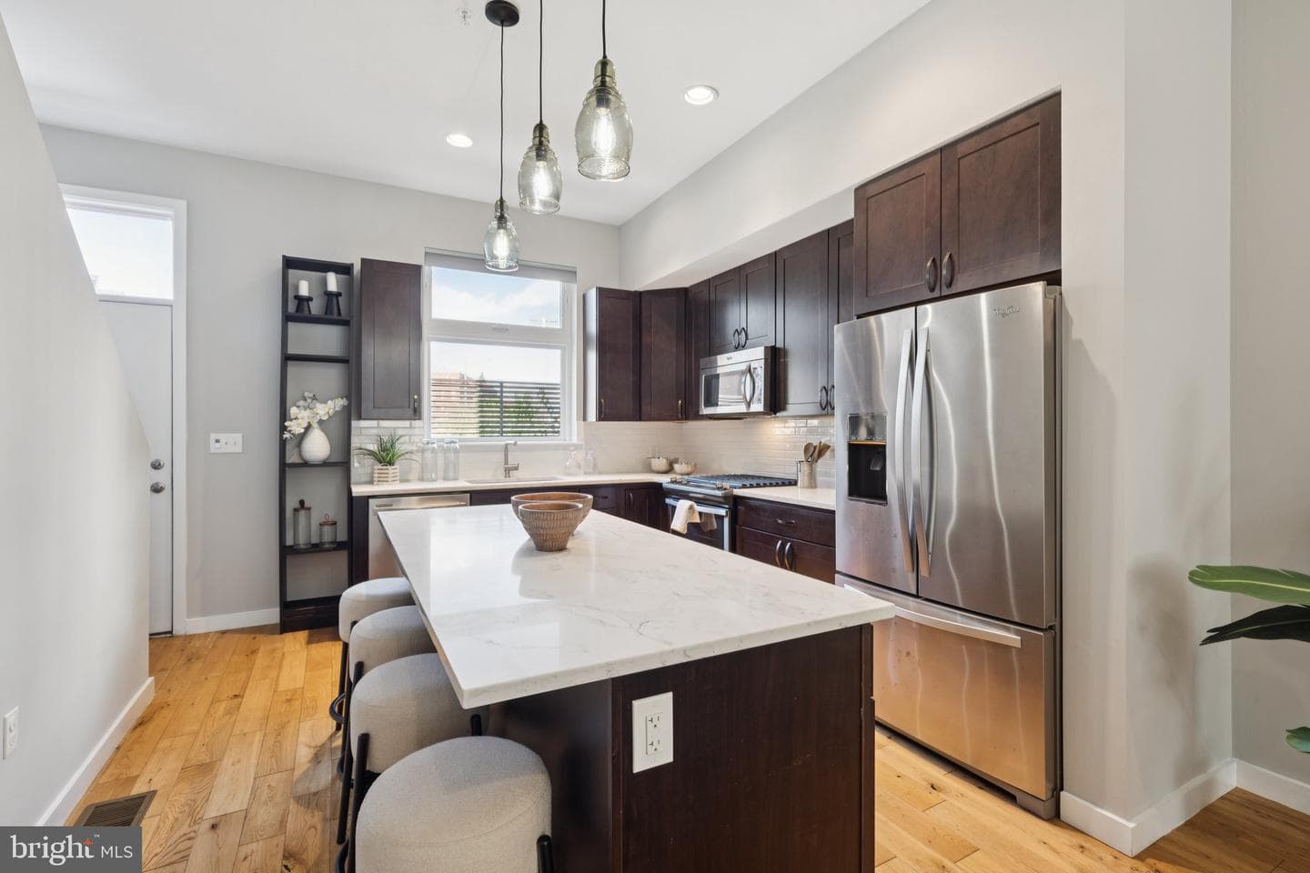 231 W Thompson Street photo 8