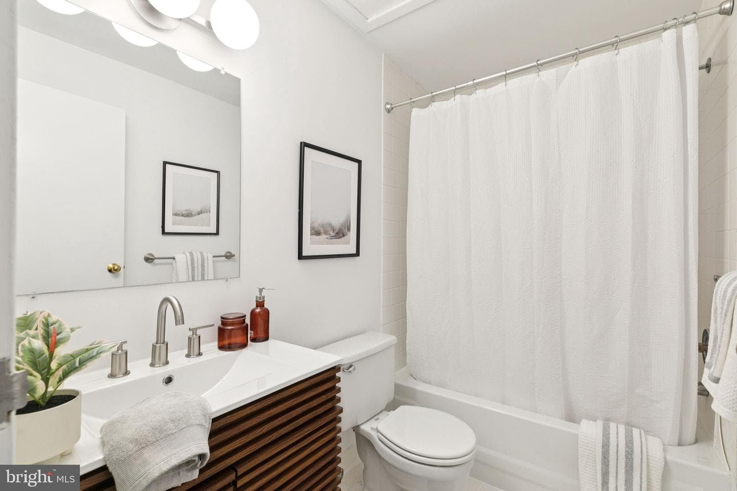 2429 Locust Street #318 photo 17