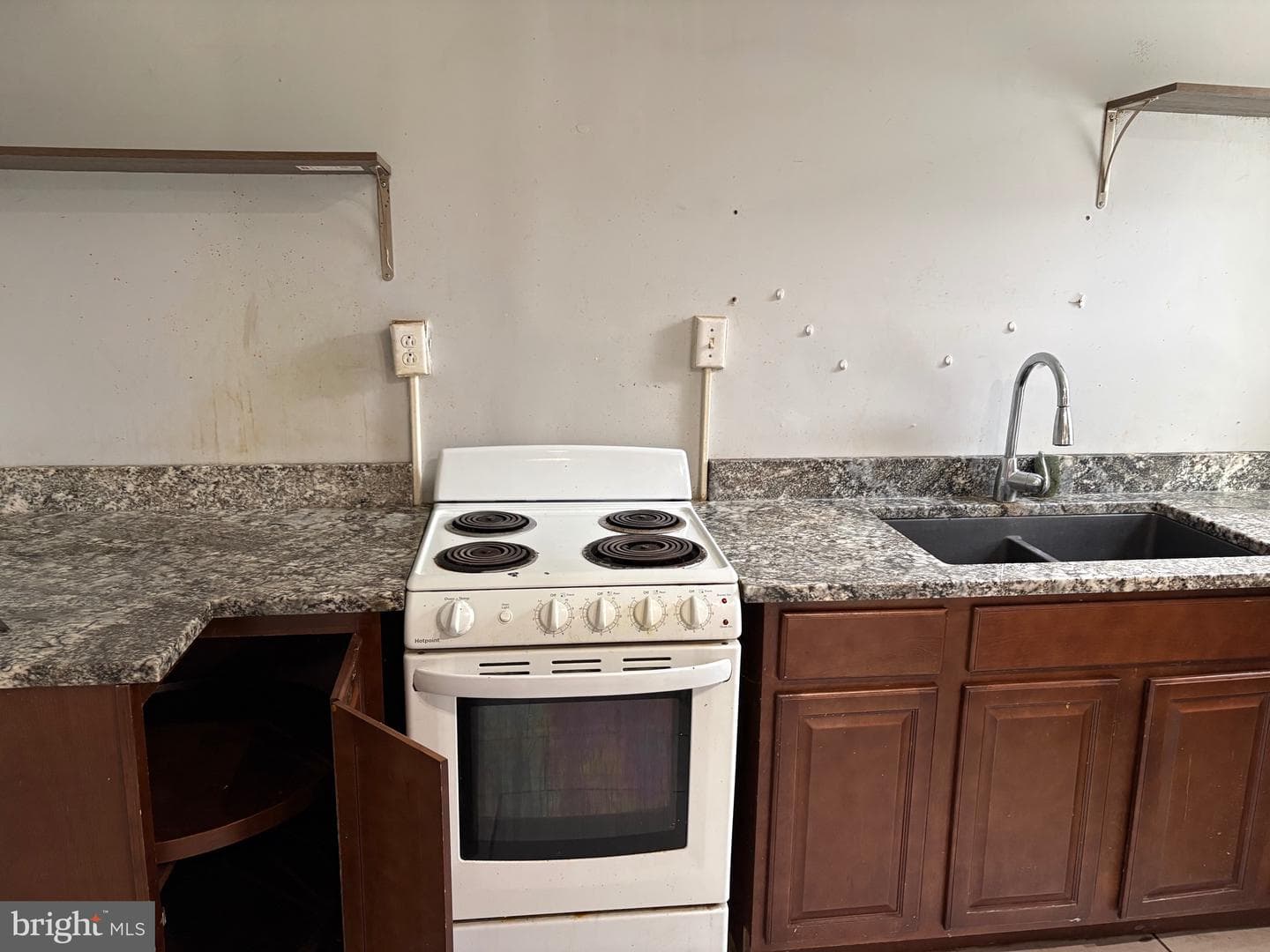1147 E Price Street photo 2