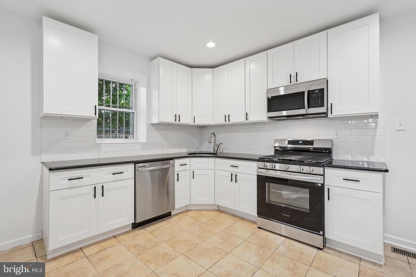 200 E Price Street photo 14