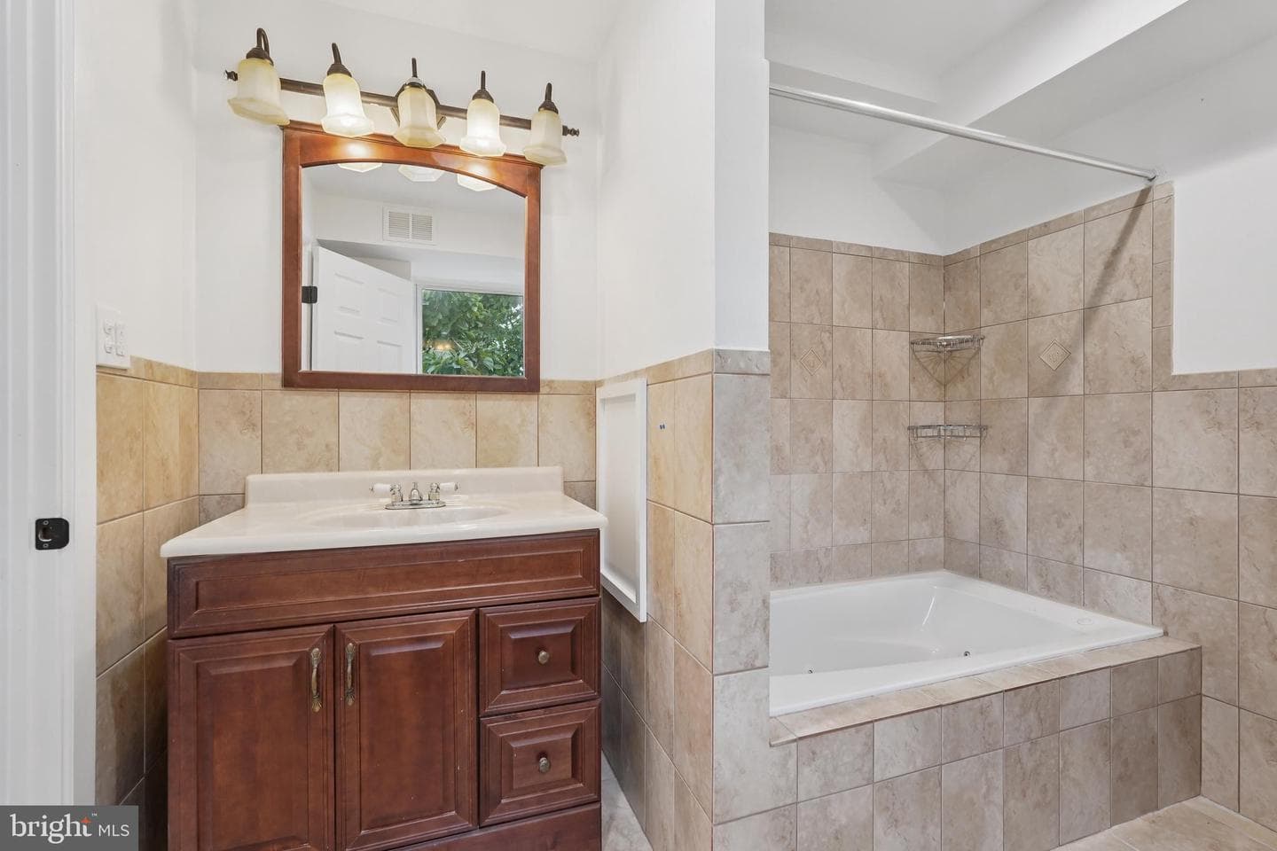 200 E Price Street photo 21