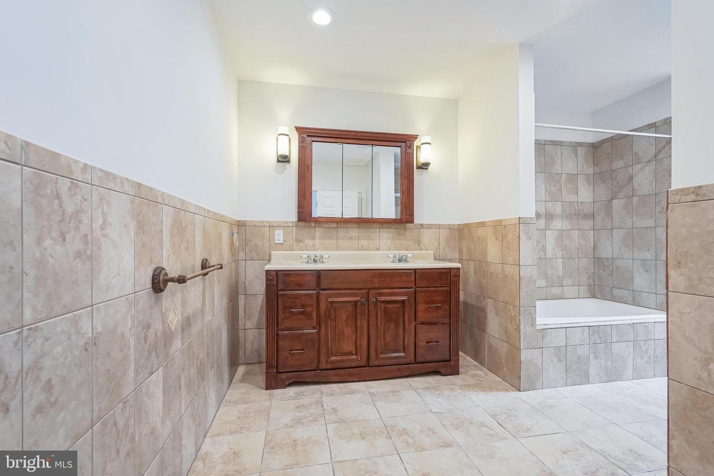 200 E Price Street photo 25