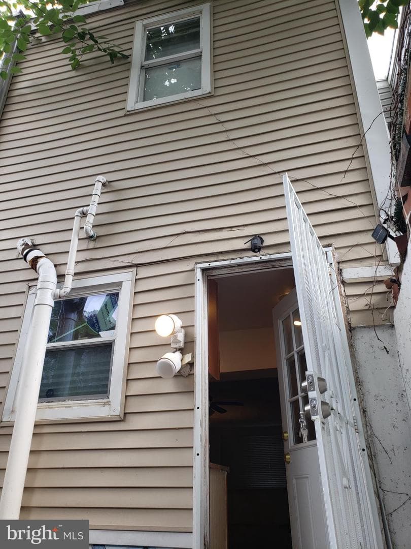 1534 S Woodstock Street photo 14
