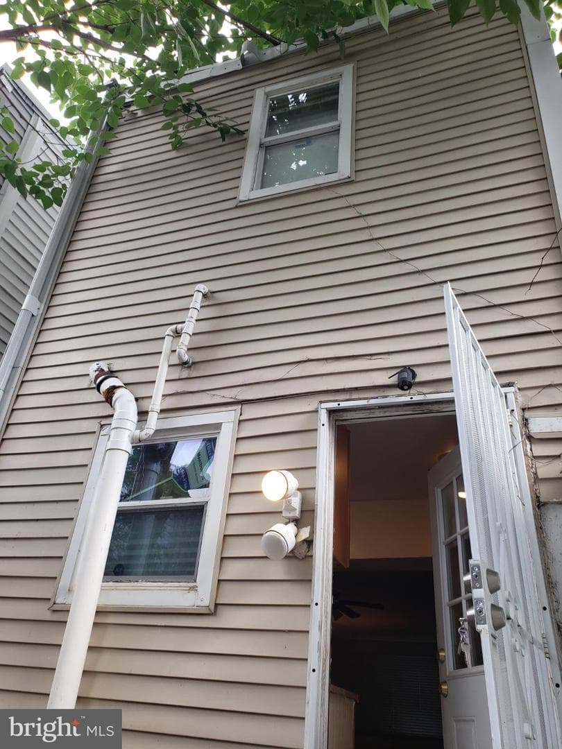 1534 S Woodstock Street photo 15