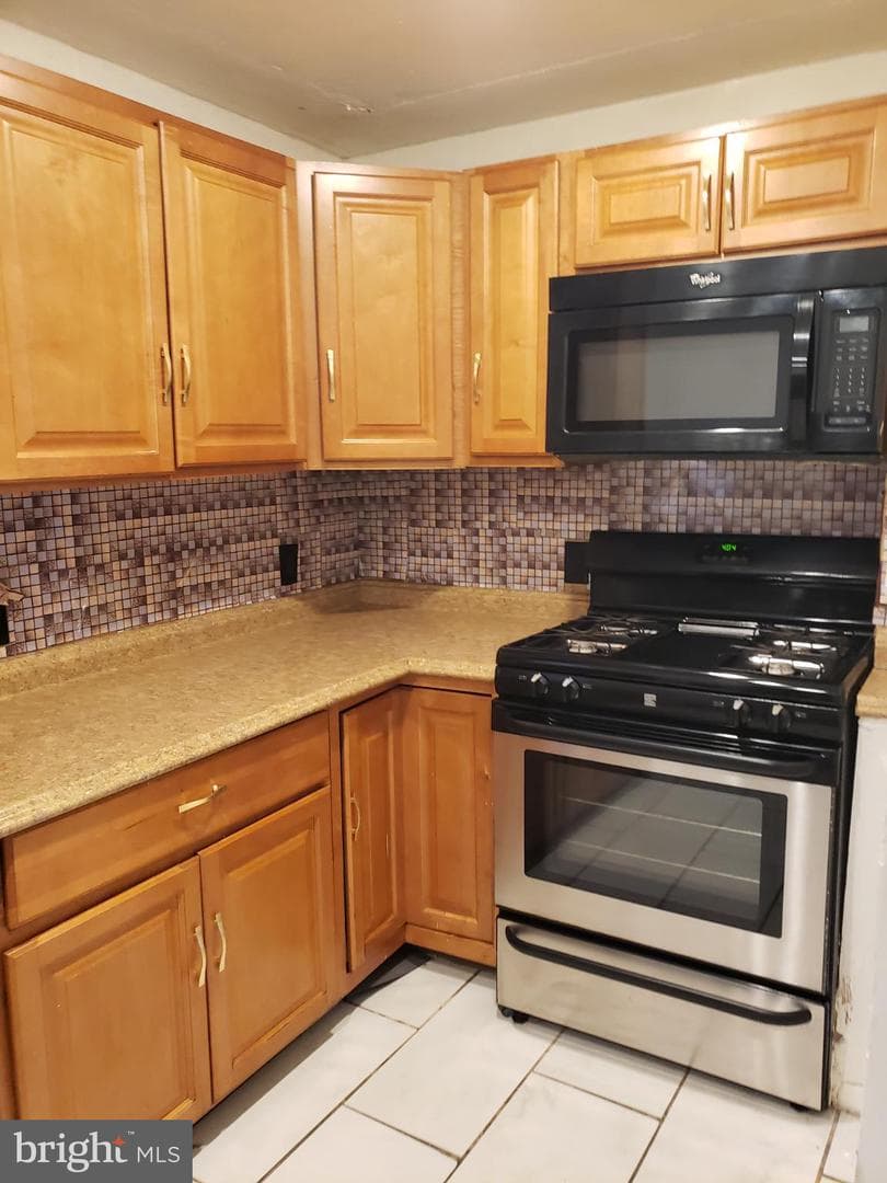 1534 S Woodstock Street photo 7
