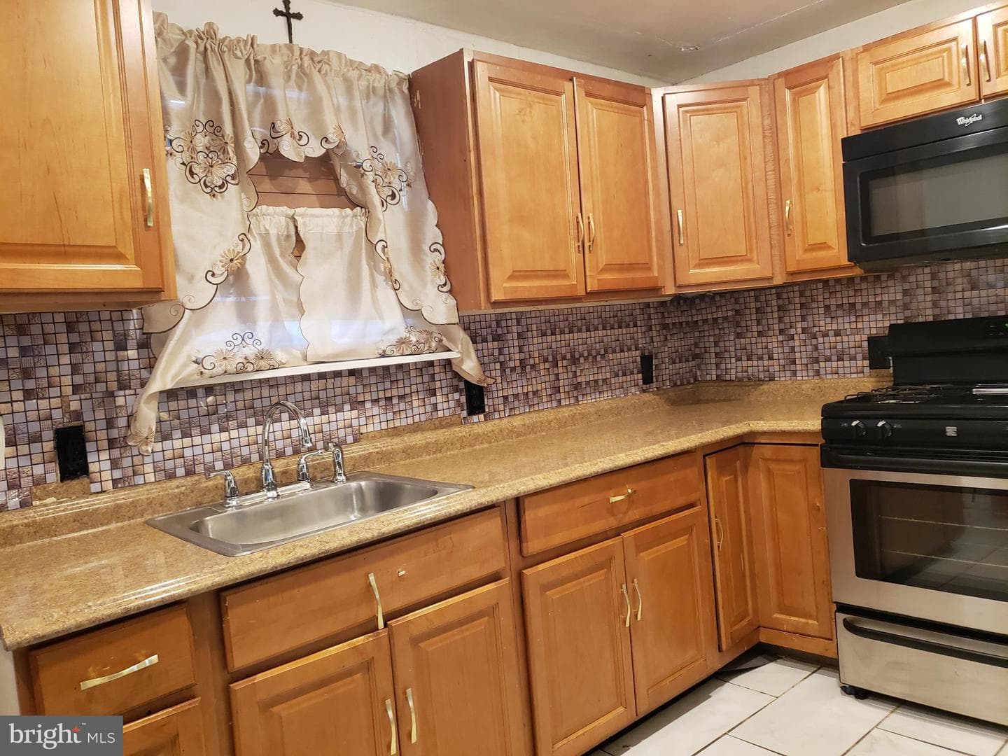 1534 S Woodstock Street photo 9