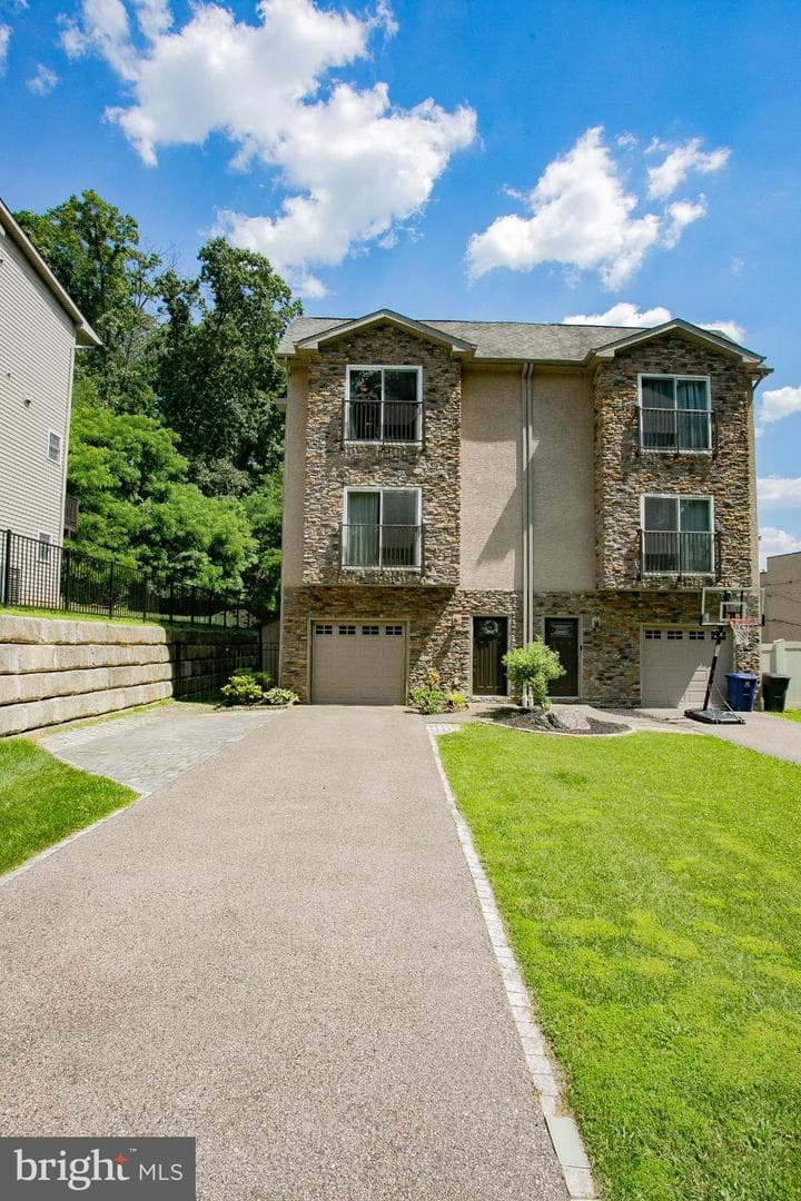 235 Paoli Avenue photo 4