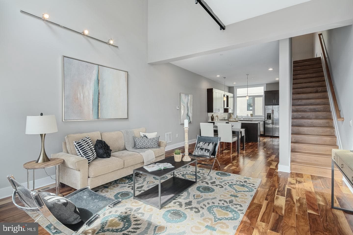 1124 N American St # 1 photo 2