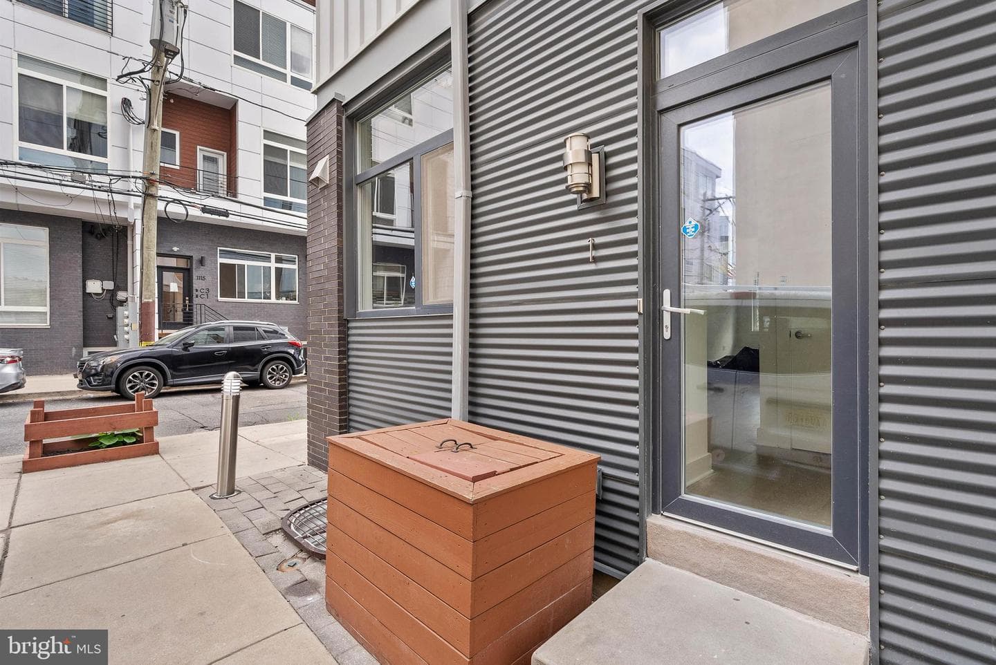 1124 N American St # 1 photo 27