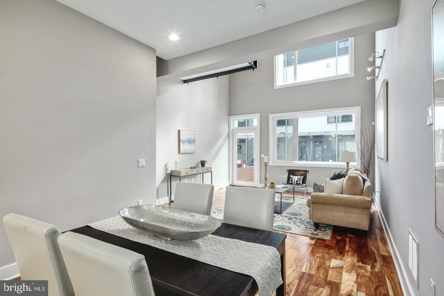 1124 N American St # 1 photo 4