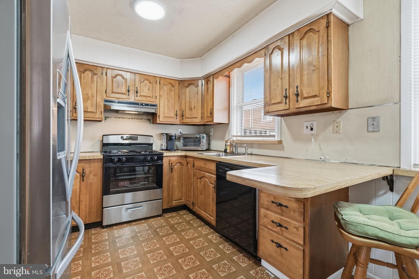 2755 Rhawn Street photo 6