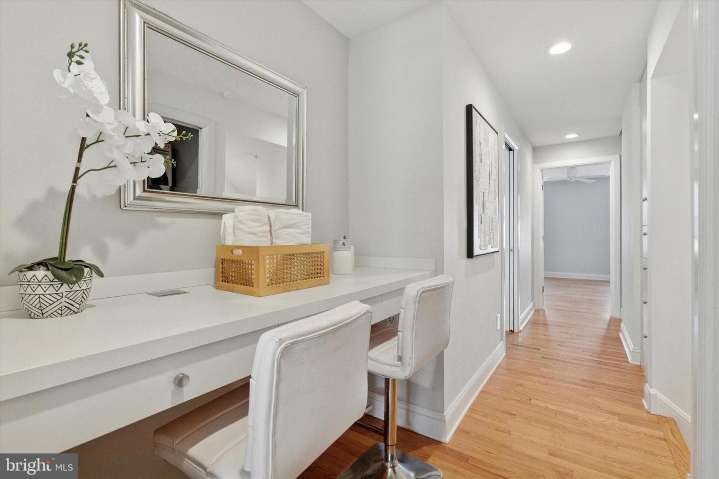 1740 Catharine Street photo 23