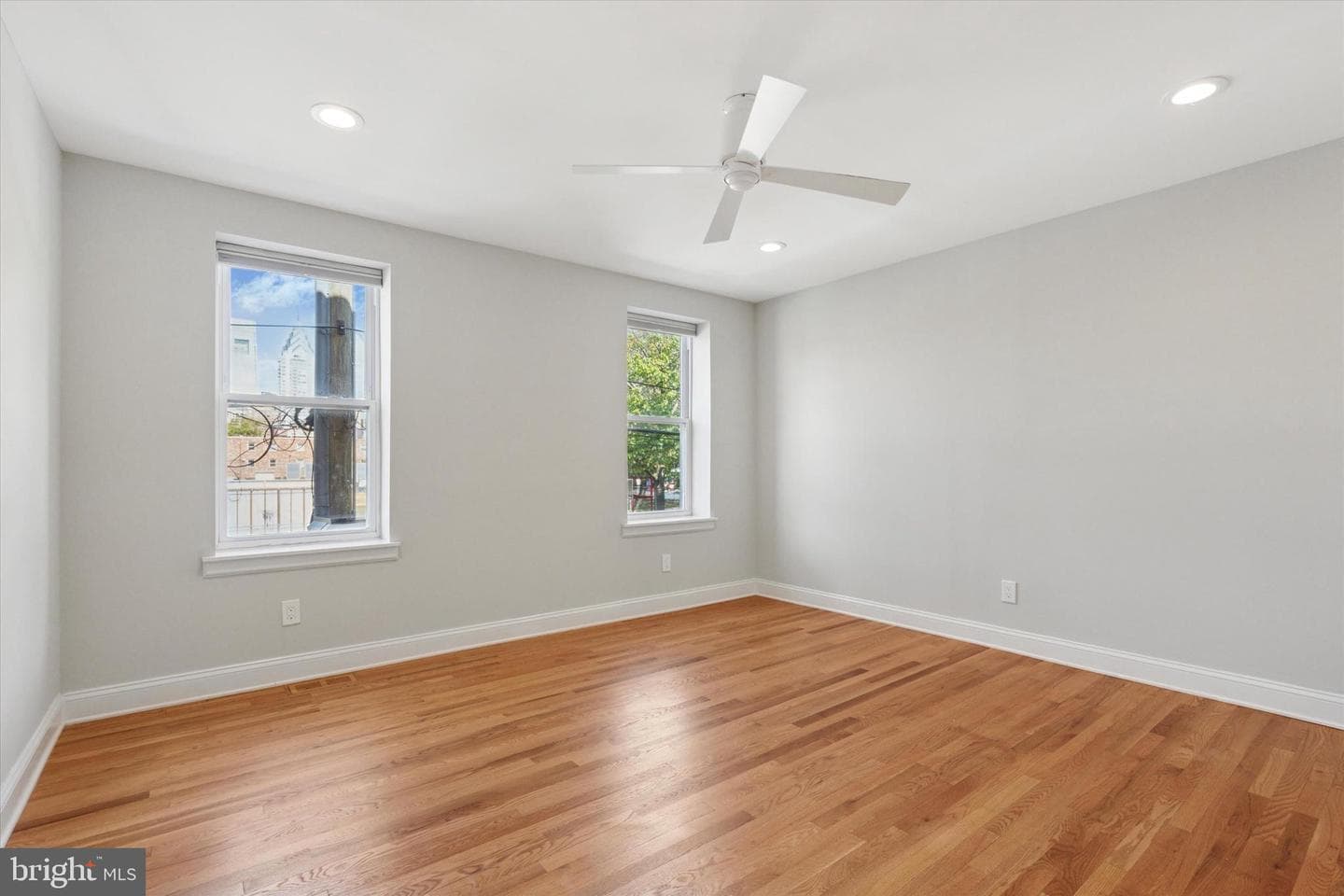 1740 Catharine Street photo 25