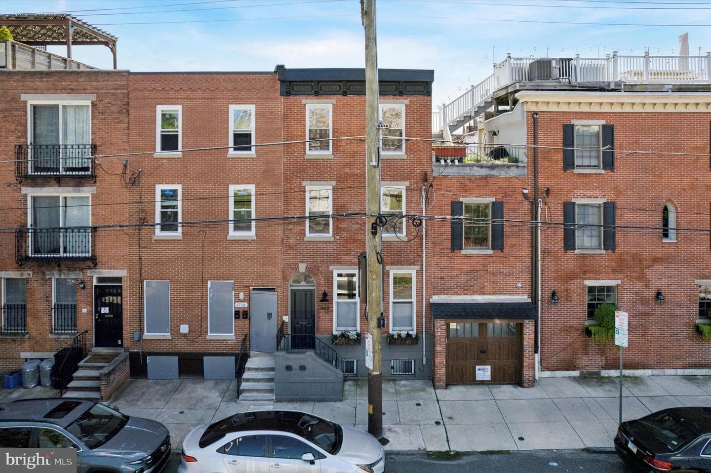 1740 Catharine Street photo 43