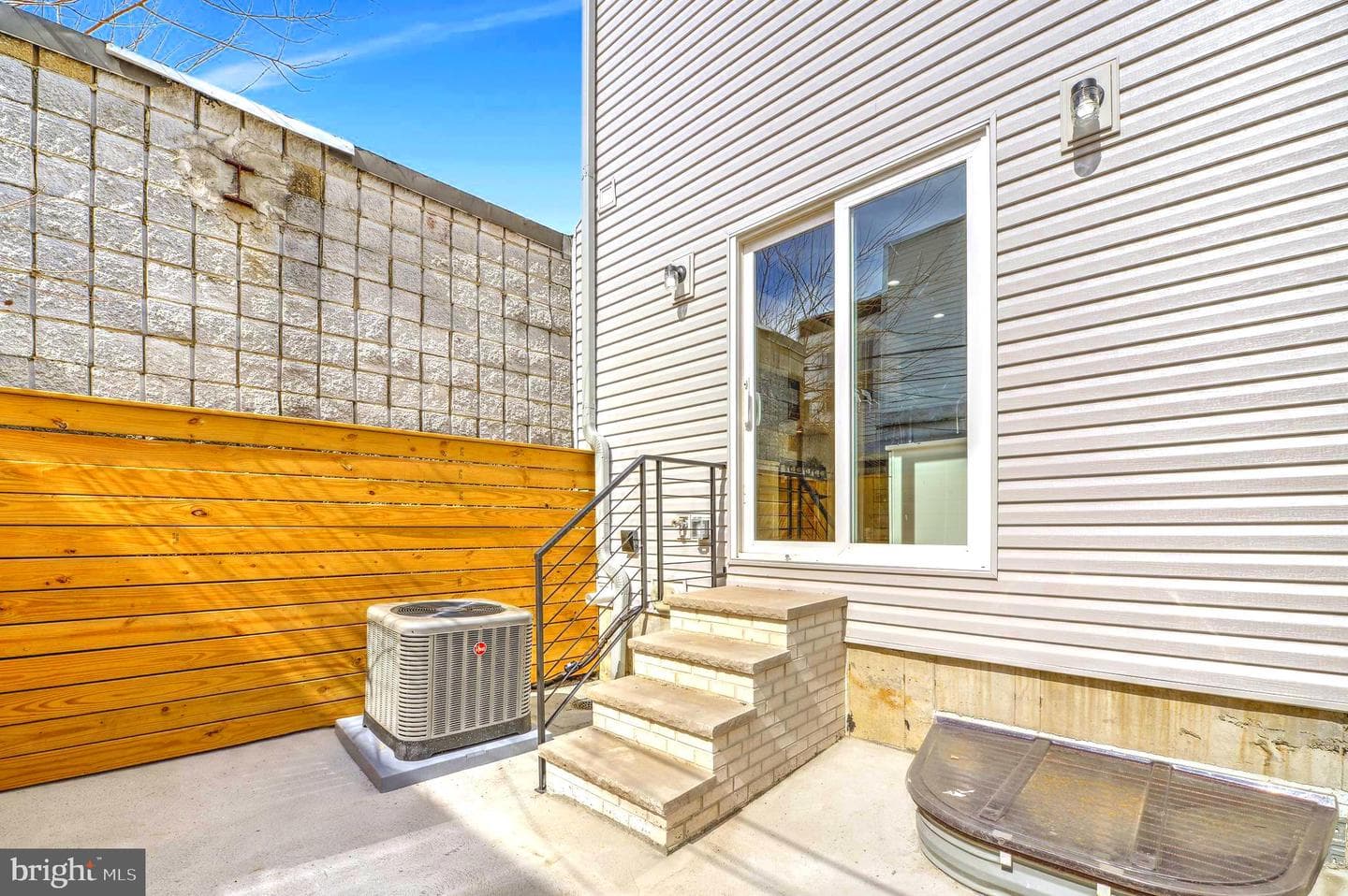732 Daly Street photo 26