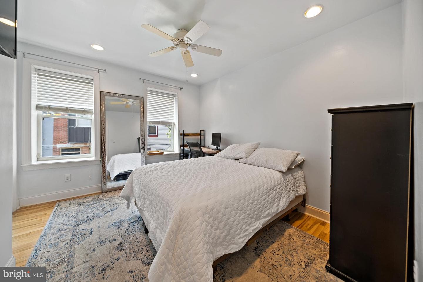 2615 Catharine Street photo 11