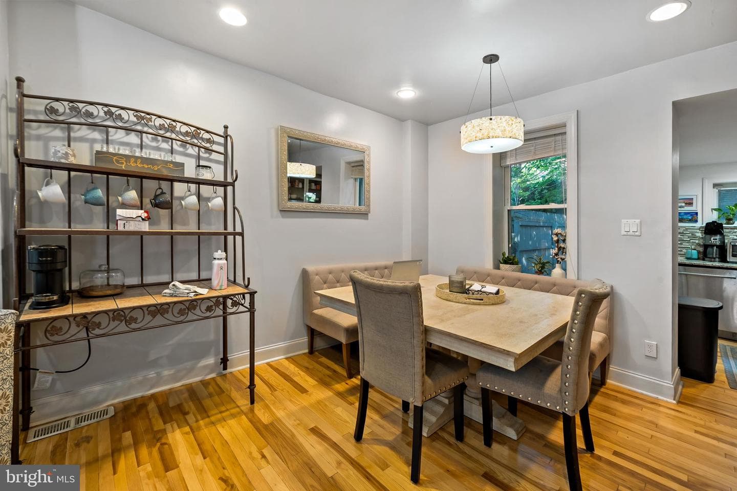 2615 Catharine Street photo 5