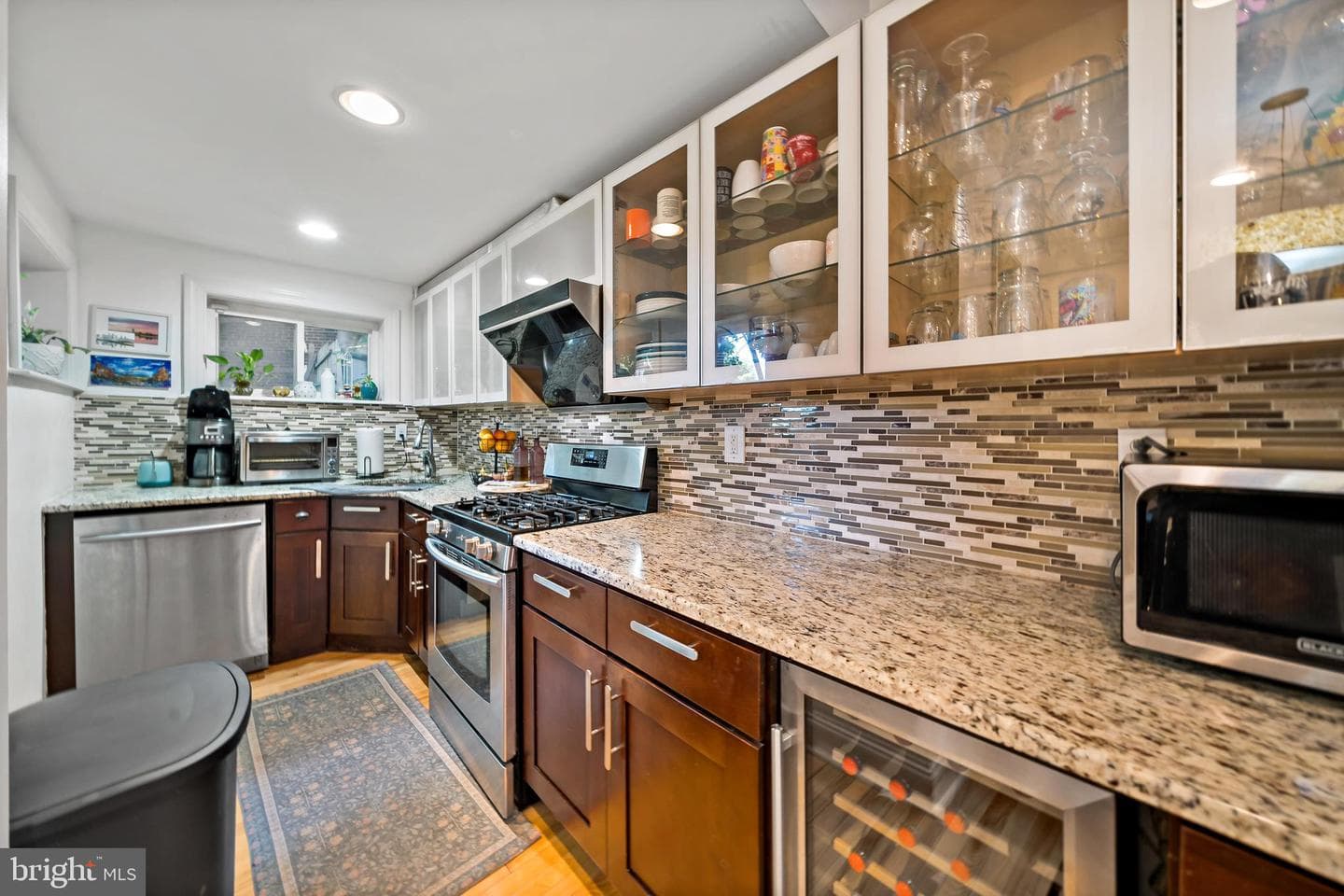 2615 Catharine Street photo 6