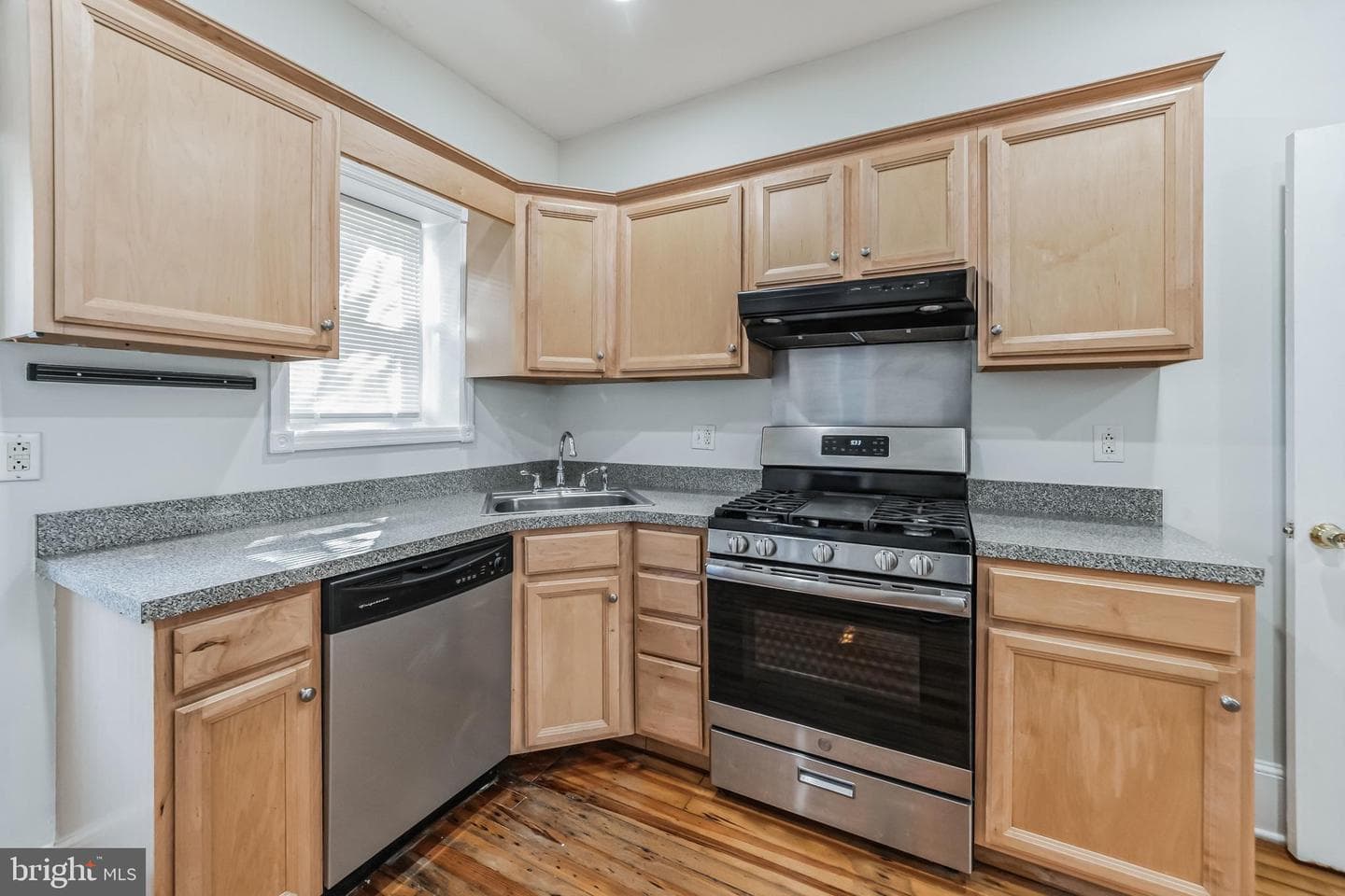 2509 E Oakdale Street photo 11