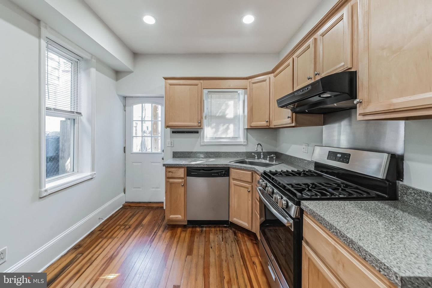 2509 E Oakdale Street photo 13