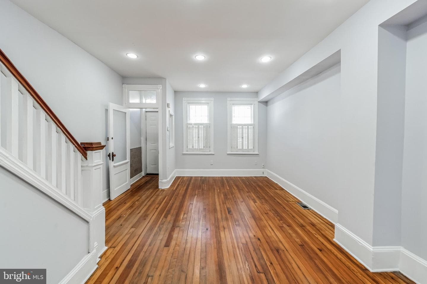 2509 E Oakdale Street photo 9