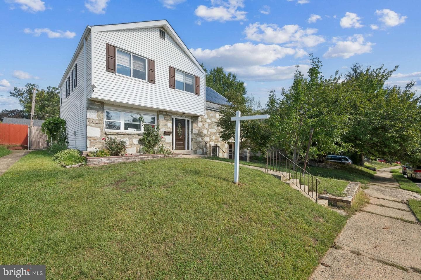 9810 Bridle Road photo 2