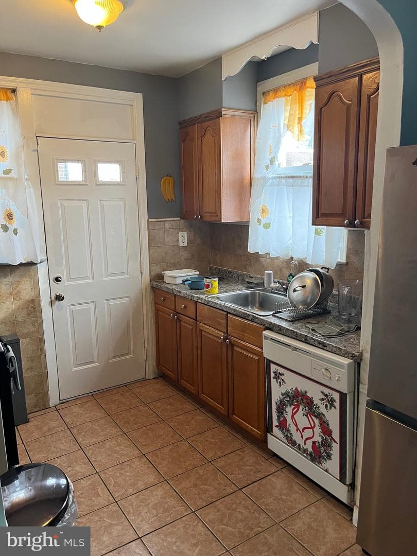 1130 Magee Avenue photo 8