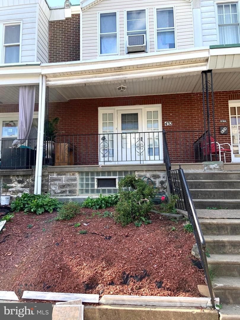432 Roselyn Street photo 1