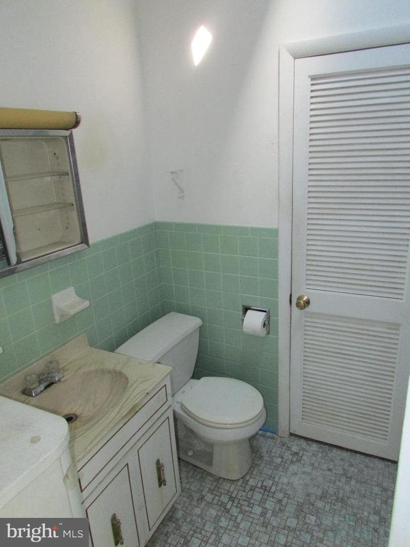 5072 F Street photo 11