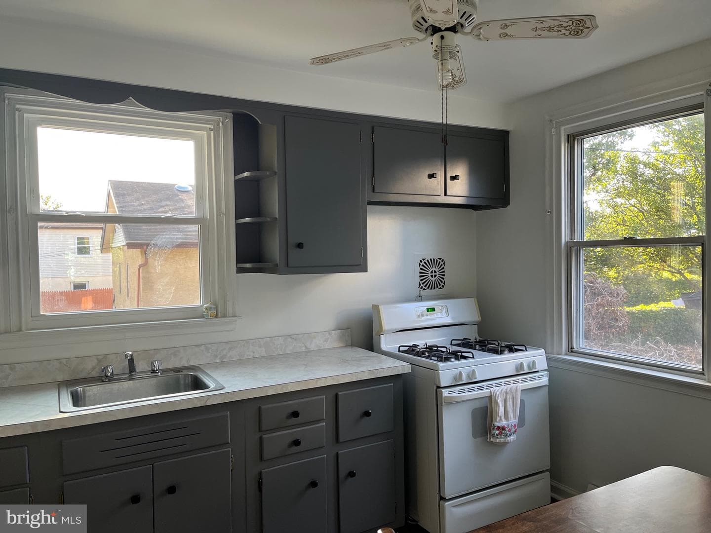 1304 Faunce Street photo 14