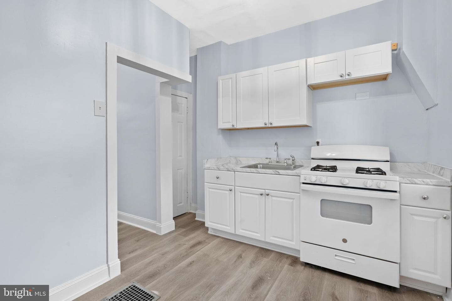 5919 N Norwood Street photo 13