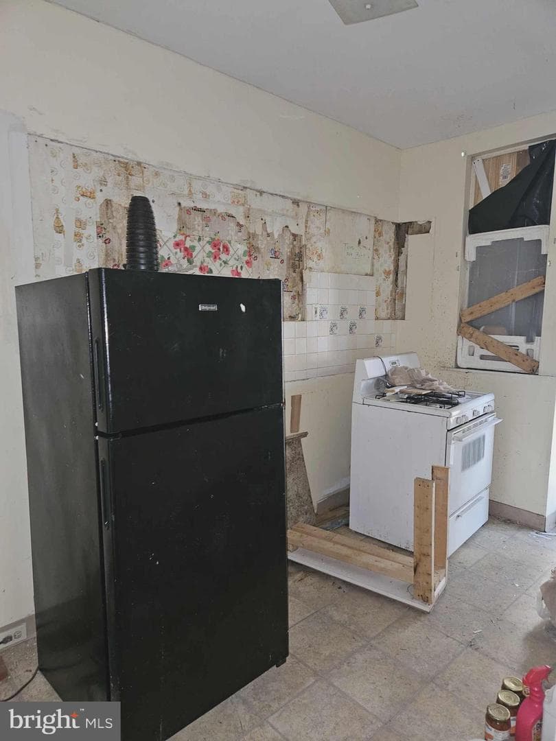 6057 Regent Street photo 2