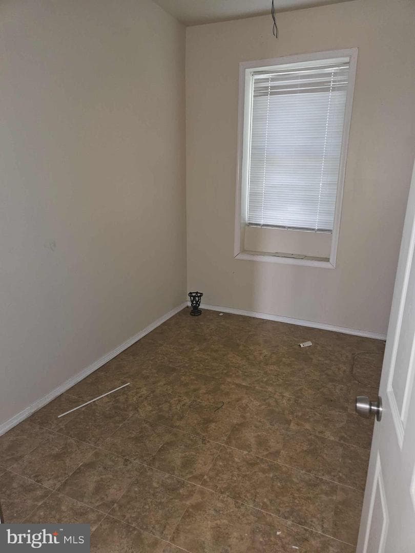 6057 Regent Street photo 3