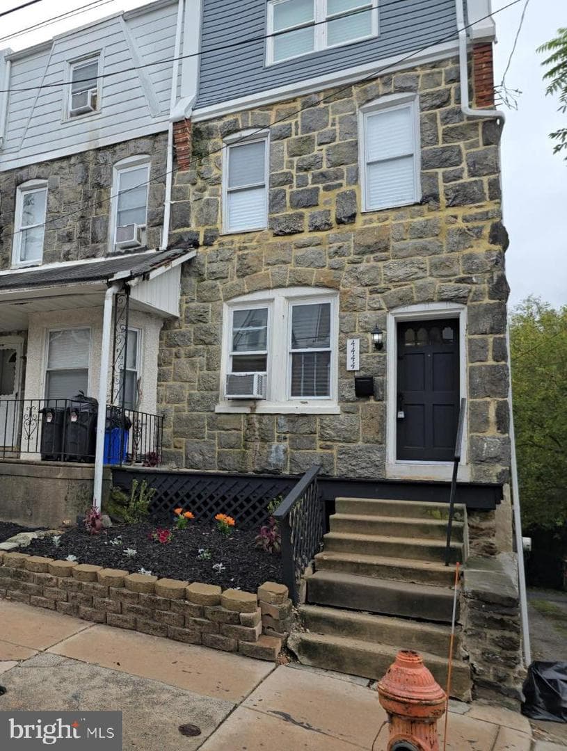 4444 Fleming Street photo 1