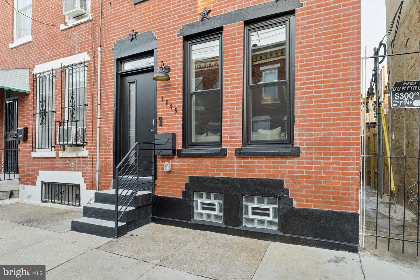 1645 S Mole Street photo 4