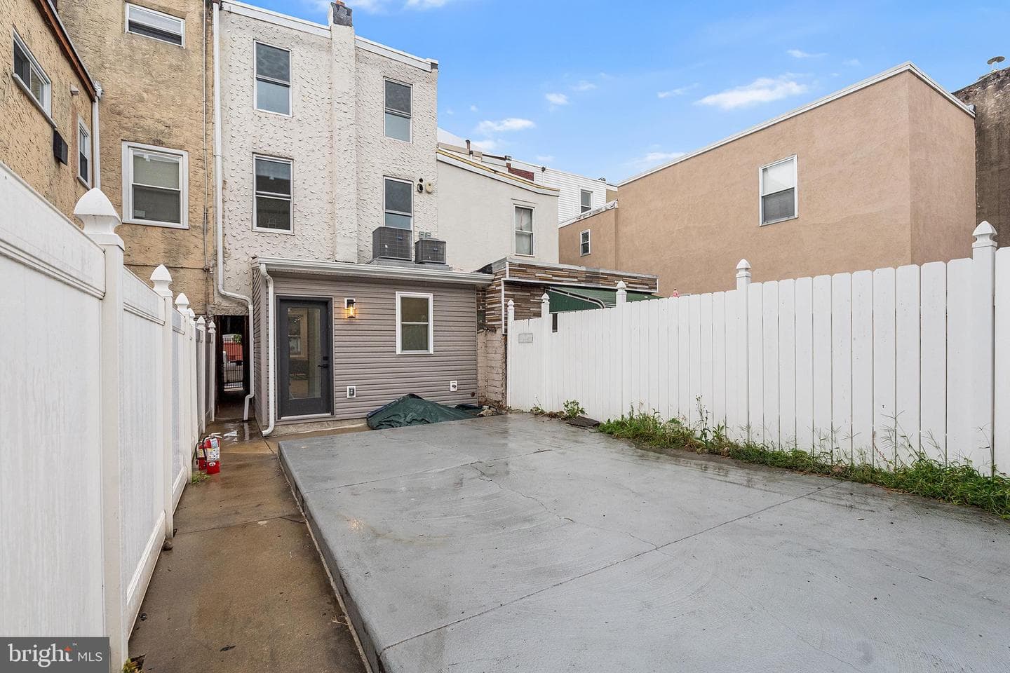 2566 Salmon Street photo 17