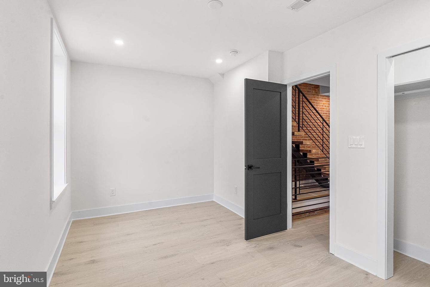 2566 Salmon Street photo 19
