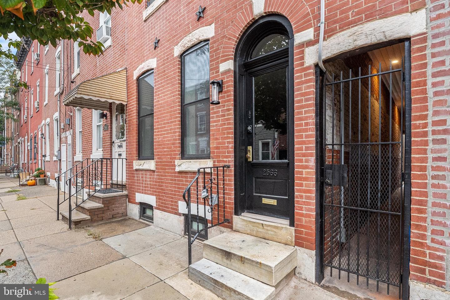 2566 Salmon Street photo 2