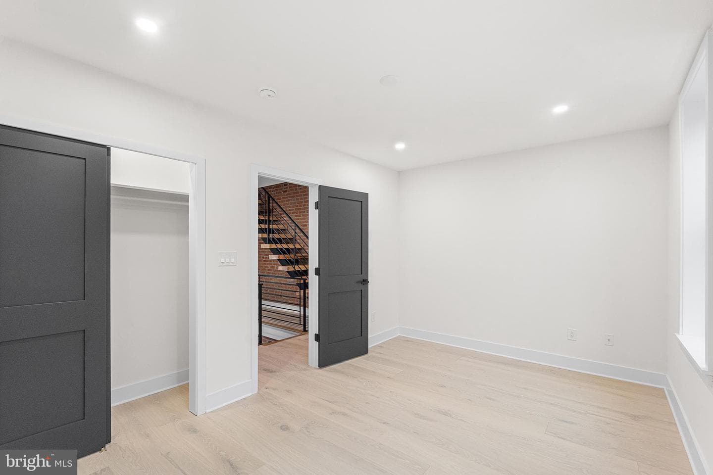 2566 Salmon Street photo 25
