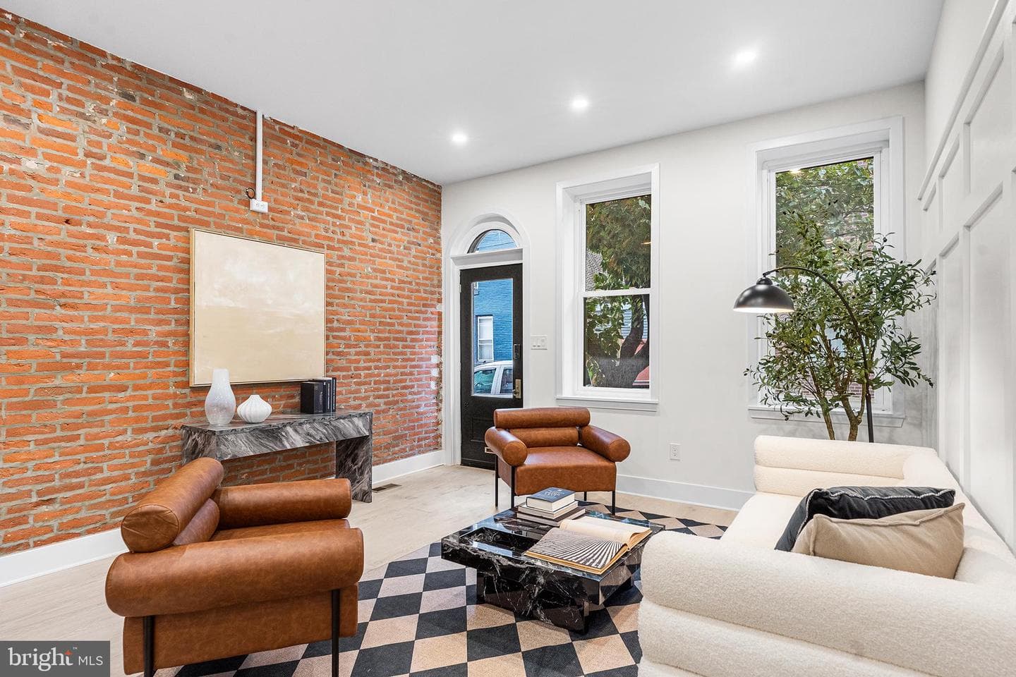 2566 Salmon Street photo 3