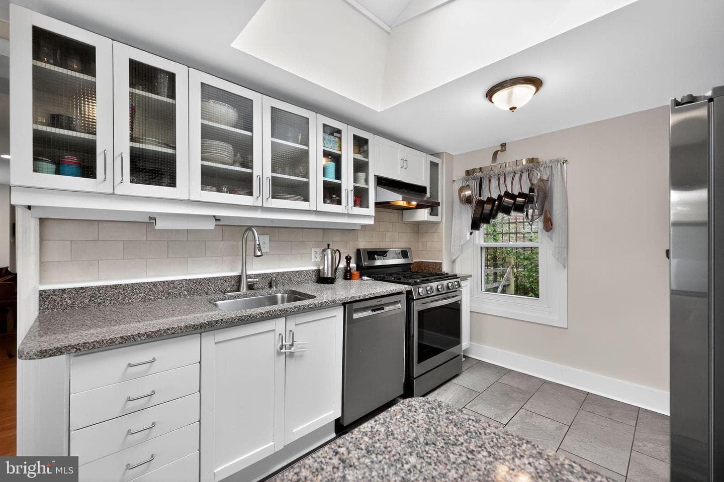 168 W Durham Street photo 16