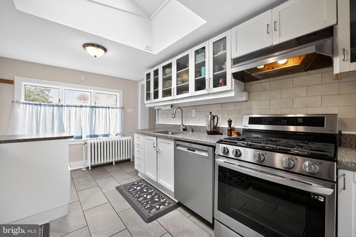 168 W Durham Street photo 18