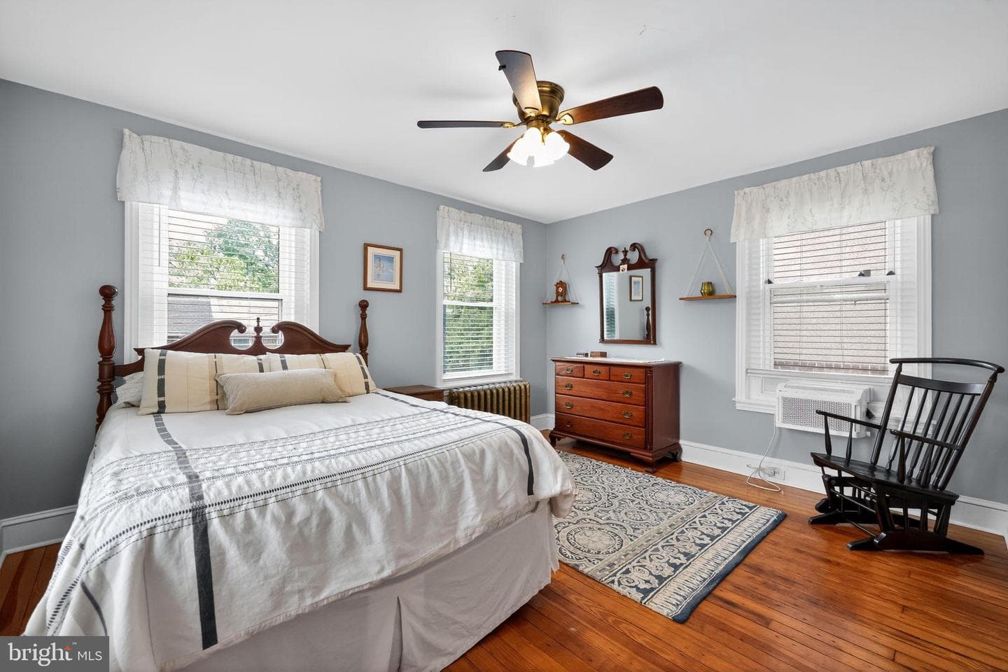 168 W Durham Street photo 20