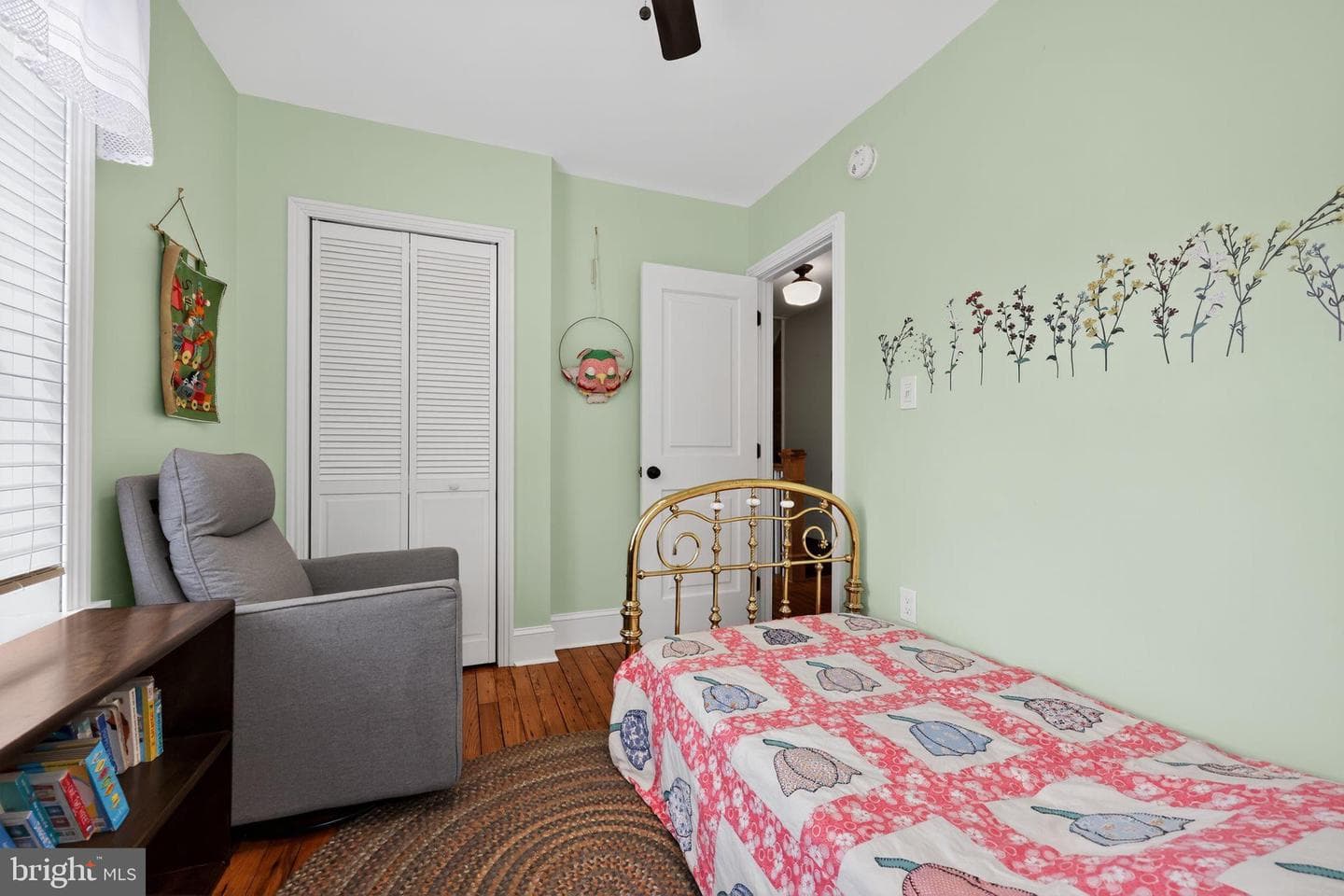 168 W Durham Street photo 25