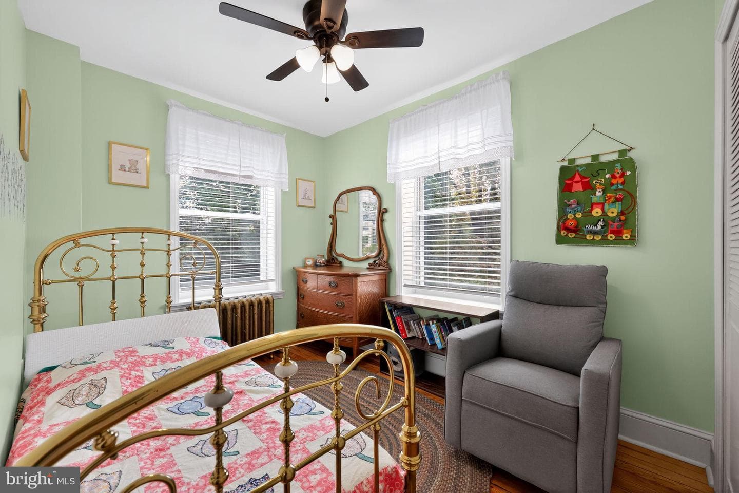 168 W Durham Street photo 26