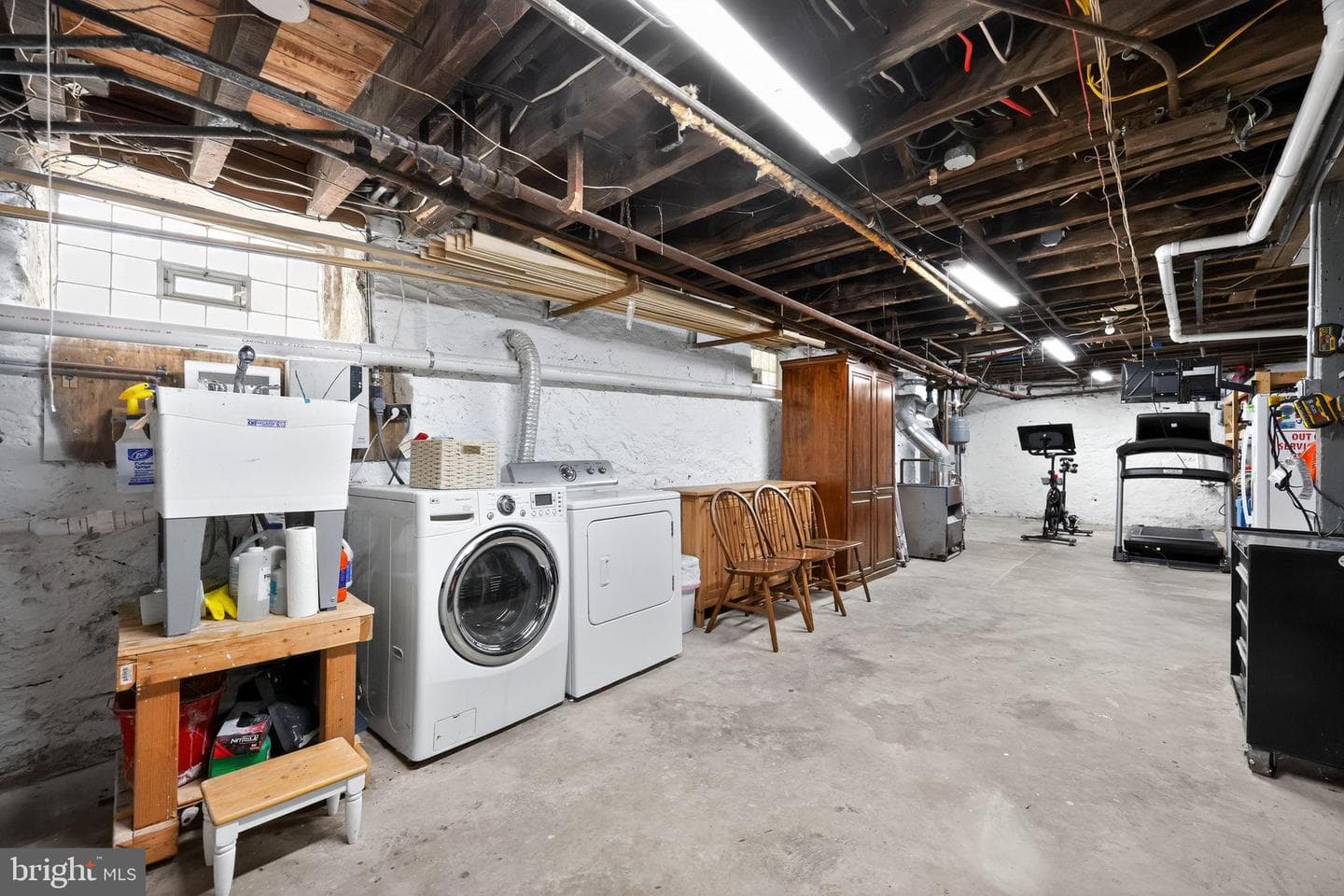168 W Durham Street photo 32